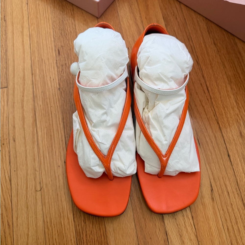 Miu Miu Bright Orange Patent Leather Slingback Sandals with White Strap 37.5 - Picture 4 of 7